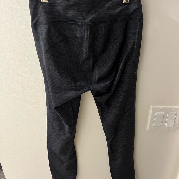 Outdoor voices matching crop top and leggings - Picture 6 of 7